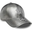 cepice-zaoblena-stribrna-nastavitelny-plateada-9forty-metallic-new-york-yankees-mlb-new-era