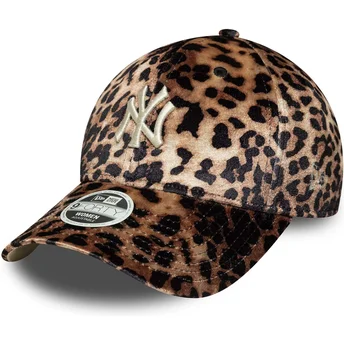 Gorra curva leopardo ajustable para mujer 9FORTY Leo Velour de New York Yankees MLB de New Era