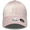 rosafarbene-verstellbare-curved-cap-fur-damen-mit-rosa-logo-9forty-satin-bow-back-der-new-york-yankees-mlb-von-new-era