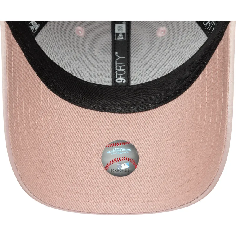 new-york-yankees-mlb-9forty-satin-bow-back-rosa-justerbar-kurvad-keps-for-dam-med-rosa-logotyp-fran-new-era