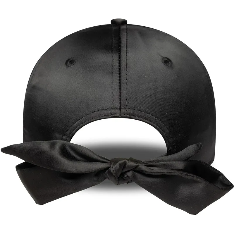 svart-justerbar-damkeps-med-bojd-skarm-och-svart-logotyp-9forty-satin-bow-back-new-york-yankees-mlb-fran-new-era