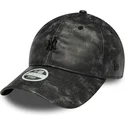 cap-zaoblena-black-adjustable-strap-9twenty-worn-pu-new-york-yankees-mlb-new-era