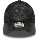 gorra-curva-negra-ajustable-para-mujer-con-logo-negro-9twenty-worn-pu-de-new-york-yankees-mlb-de-new-era