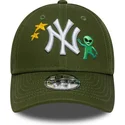 grune-gebogene-verstellbare-kinderkappe-9forty-space-icon-der-new-york-yankees-mlb-von-new-era