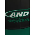 schwarze-und-grune-snapback-cap-mit-graffiti-logo-von-and1