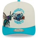 beige-und-blaue-gebogene-snapback-kappe-9fifty-a-frame-precurved-hardwood-classics-der-charlotte-hornets-nba-von-new-era
