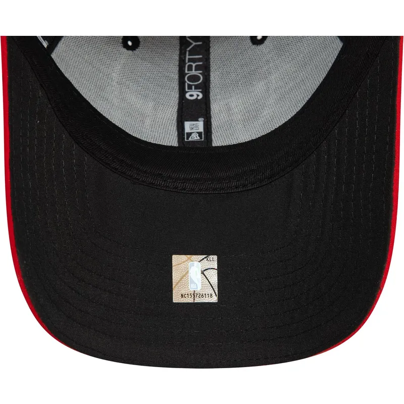 svart-justerbar-bojd-keps-9forty-microfibre-fran-chicago-bulls-nba-av-new-era