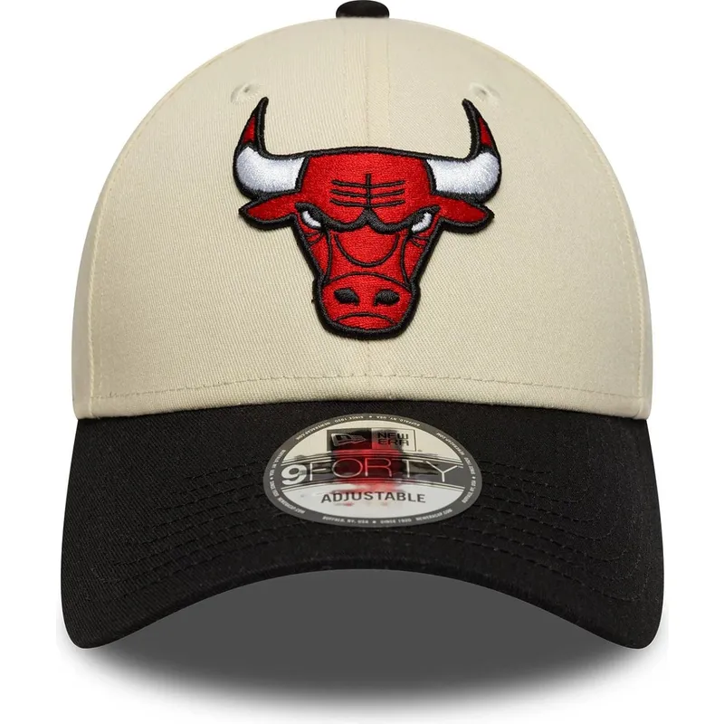 beige-und-schwarze-verstellbare-curved-cap-9forty-colour-block-der-chicago-bulls-nba-von-new-era