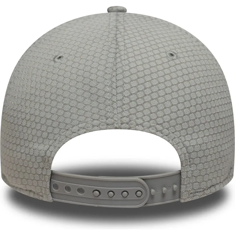 gorra-curva-gris-snapback-con-logo-gris-9forty-mesh-flawless-de-new-york-yankees-mlb-de-new-era