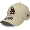 beige-bojd-justerbar-keps-med-brunt-logo-9forty-league-essential-fran-los-angeles-dodgers-mlb-av-new-era