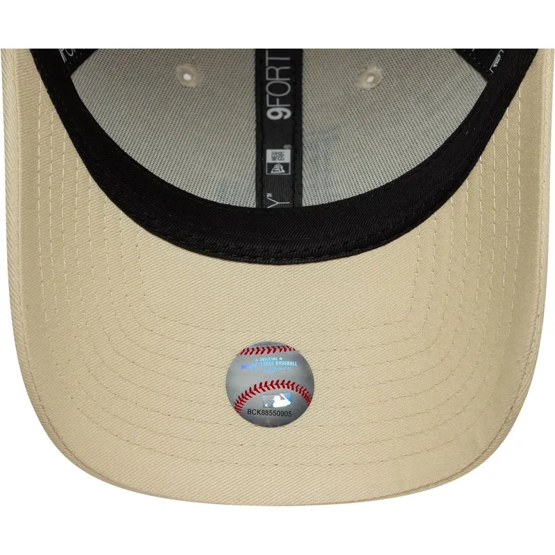 beige-bojd-justerbar-keps-med-brunt-logo-9forty-league-essential-fran-los-angeles-dodgers-mlb-av-new-era