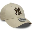 gorra-curva-beige-ajustable-9forty-camo-infill-de-new-york-yankees-mlb-de-new-era