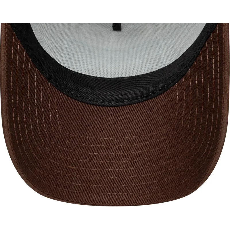 cap-zaoblena-brown-adjustable-strap-e-frame-new-era