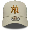 cepice-zaoblena-bezova-snapback-a-frame-league-essential-new-york-yankees-mlb-new-era