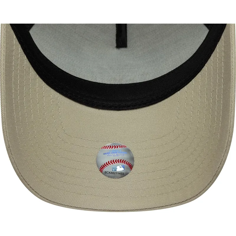 cepice-zaoblena-bezova-snapback-a-frame-league-essential-new-york-yankees-mlb-new-era