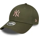 grune-verstellbare-curved-cap-mit-rosa-logo-fur-damen-9forty-league-essential-midi-der-new-york-yankees-mlb-von-new-era