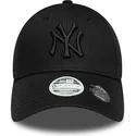 schwarze-verstellbare-curved-cap-mit-schwarzem-logo-fur-damen-9forty-bow-back-der-new-york-yankees-mlb-von-new-era