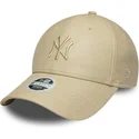 gorra-curva-beige-ajustable-con-logo-beige-para-mujer-9forty-pu-de-new-york-yankees-mlb-de-new-era