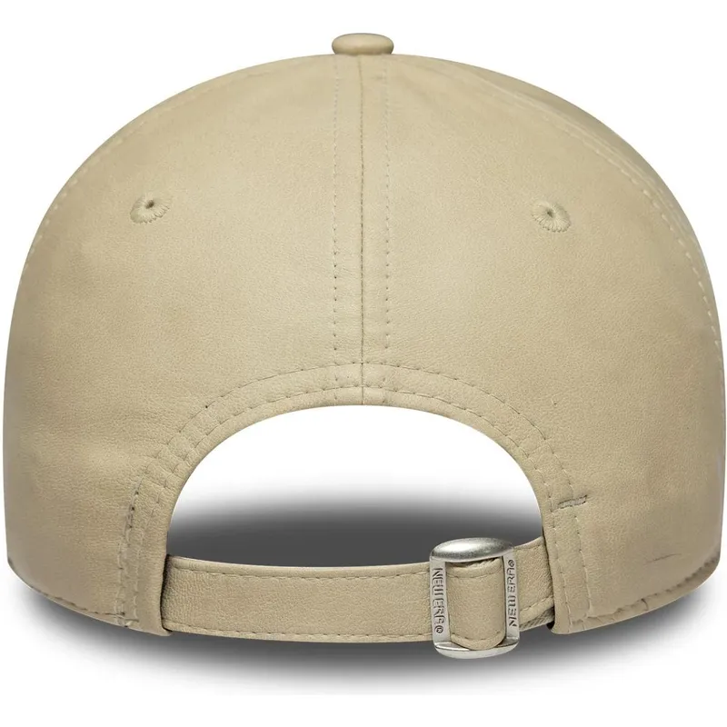 gorra-curva-beige-ajustable-con-logo-beige-para-mujer-9forty-pu-de-new-york-yankees-mlb-de-new-era