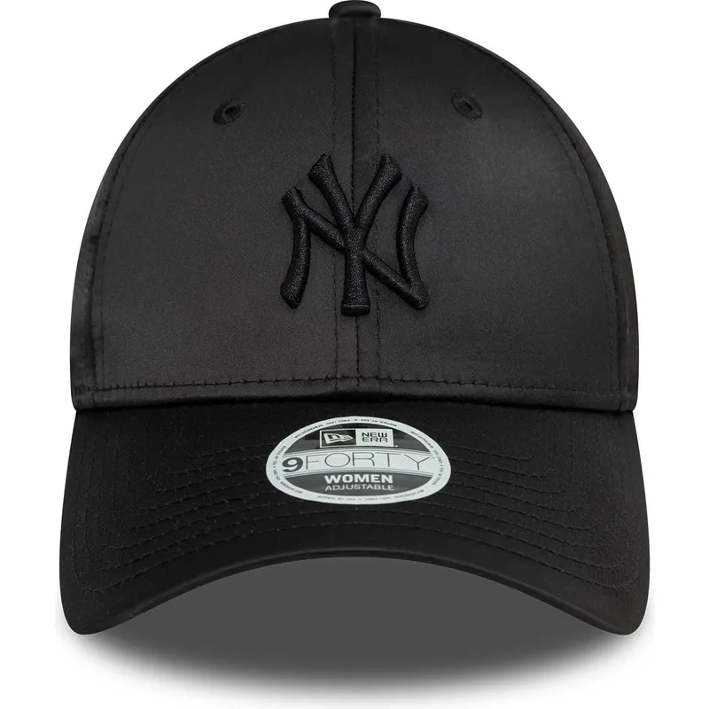 svart-bojd-snapback-keps-med-svart-logotyp-for-dam-9forty-satin-fran-new-york-yankees-mlb-av-new-era