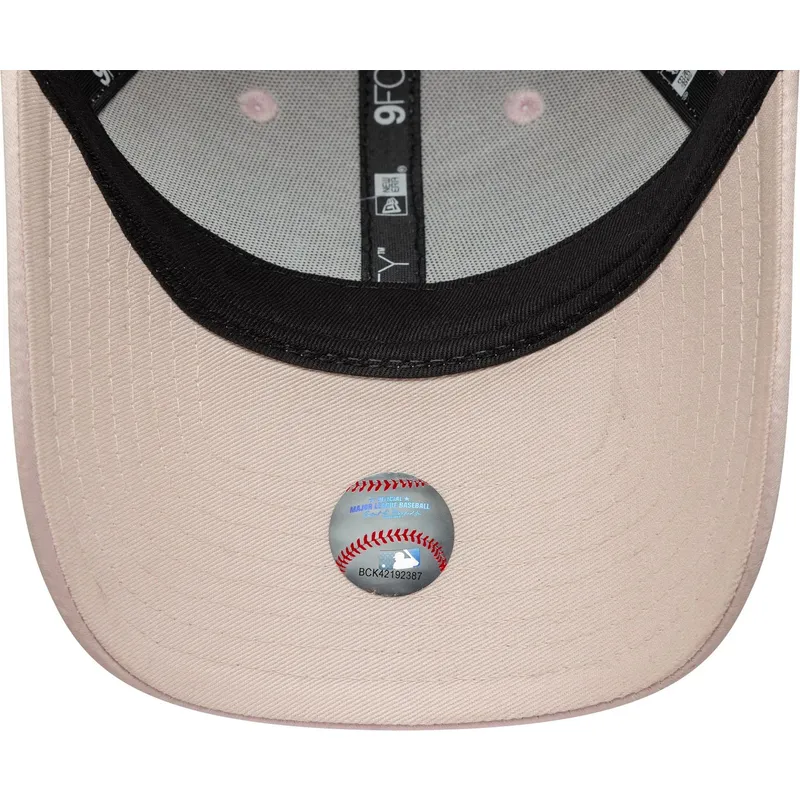new-era-curved-brim-women-pink-logo-9forty-satin-new-york-yankees-mlb-pink-adjustable-cap