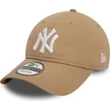 cap-zaoblena-brown-adjustable-strap-claro-9twenty-league-essential-new-york-yankees-mlb-new-era