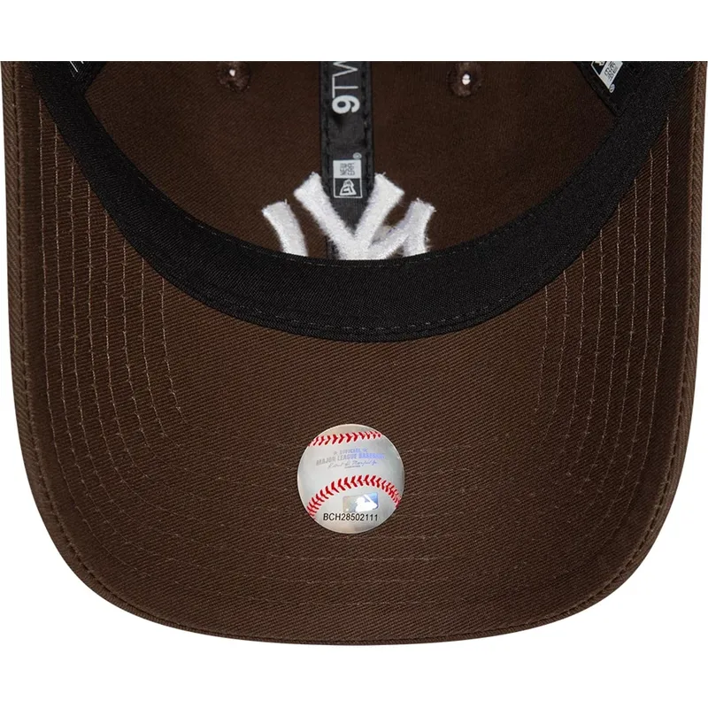 cap-zaoblena-brown-adjustable-strap-9twenty-league-essential-new-york-yankees-mlb-new-era