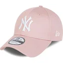 rosa-verstellbare-curved-cap-mit-rosa-logo-9forty-league-essential-der-new-york-yankees-mlb-von-new-era