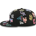 schwarze-enganliegende-59fifty-all-over-flat-cap-von-mlb-von-new-era