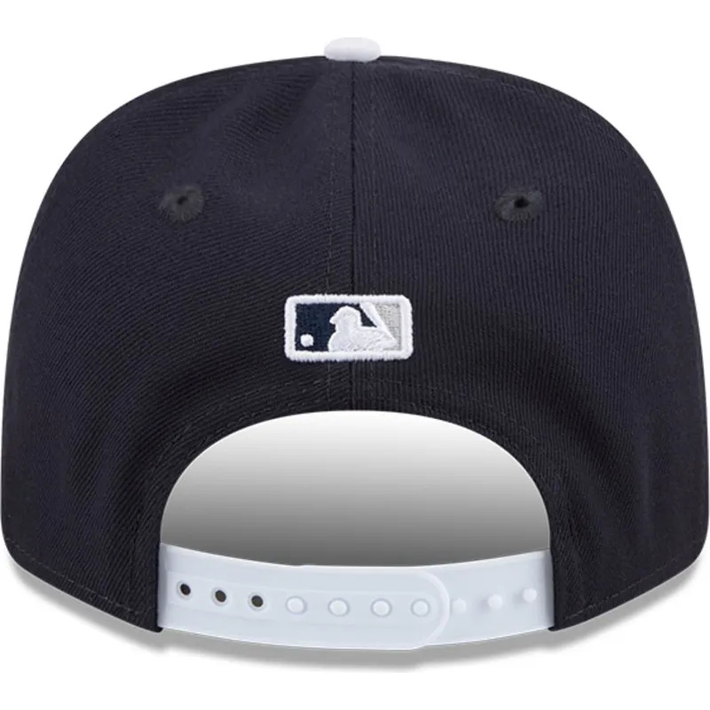 marineblaue-gebogene-snapback-kappe-9seventy-stretch-snap-flower-der-new-york-yankees-mlb-von-new-era