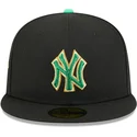 schwarze-anliegende-59fifty-flatcap-saint-patrick-s-day-der-new-york-yankees-mlb-von-new-era
