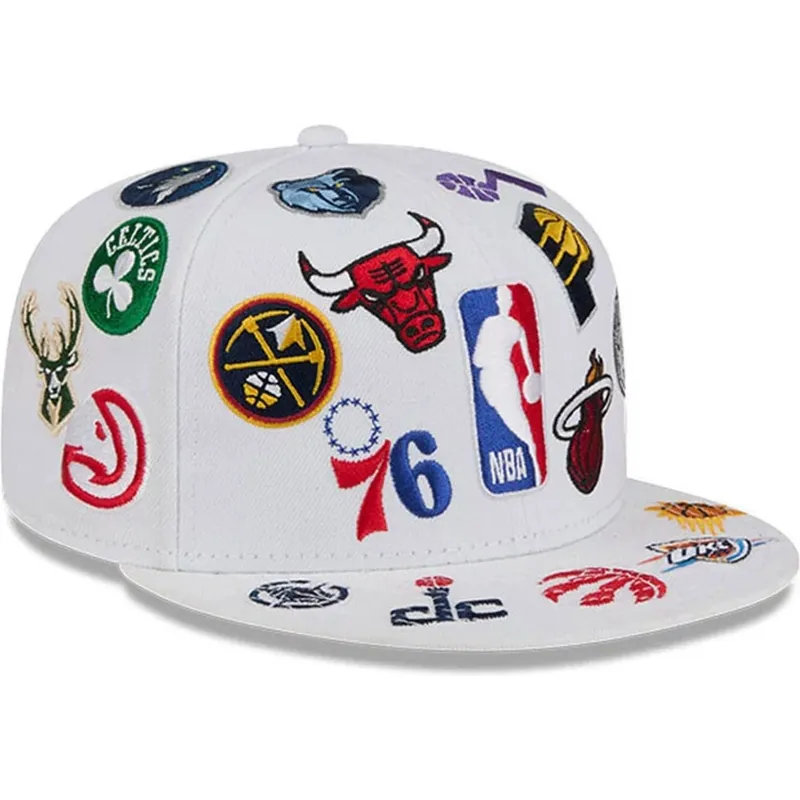 weisse-enganliegende-59fifty-all-over-flat-cap-von-nba-von-new-era