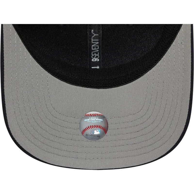 cepice-zaoblena-namornicka-modra-snapback-9seventy-stretch-snap-circle-spring-training-new-york-yankees-mlb-new-era