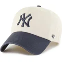 gorra-curva-beige-y-azul-marino-ajustable-clean-up-two-tone-no-loop-label-de-new-york-yankees-mlb-de-47-brand