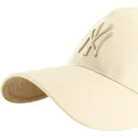 gorra-curva-beige-snapback-con-logo-beige-mvp-dt-sure-shot-two-tone-cotton-de-new-york-yankees-mlb-de-47-brand