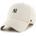 beige-gebogene-verstellbare-kappe-clean-up-base-runner-mini-logo-der-new-york-yankees-mlb-von-47-brand