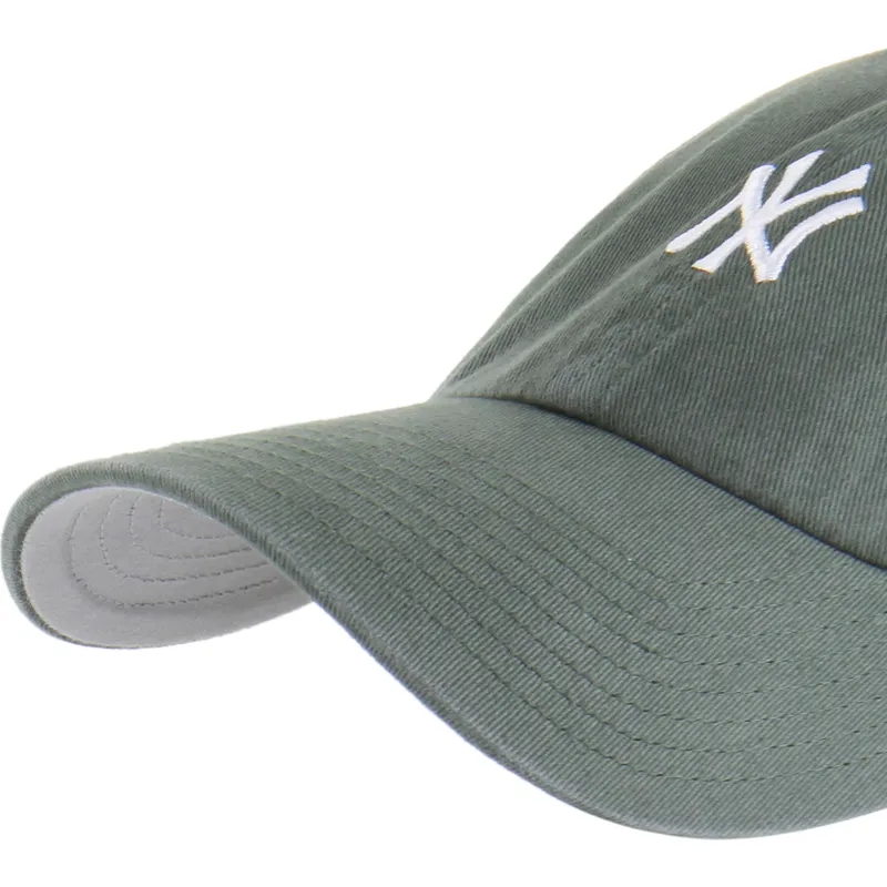 gorra-curva-verde-ajustable-con-logo-blanco-clean-up-base-runner-de-new-york-yankees-mlb-de-47-brand