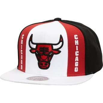 Vit, röd och svart platt keps vit snapback Old Cut från Chicago Bulls NBA av Mitchell & Ness