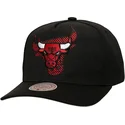 cepice-zaoblena-cerna-snapback-tilted-pro-chicago-bulls-nba-mitchell-ness