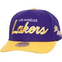 gorra-curva-violeta-y-amarilla-snapback-team-script-20-pro-de-los-angeles-lakers-nba-de-mitchell-ness