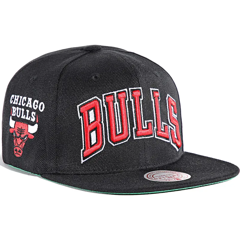 schwarze-flache-snapback-kappe-triple-play-der-chicago-bulls-nba-von-mitchell-ness