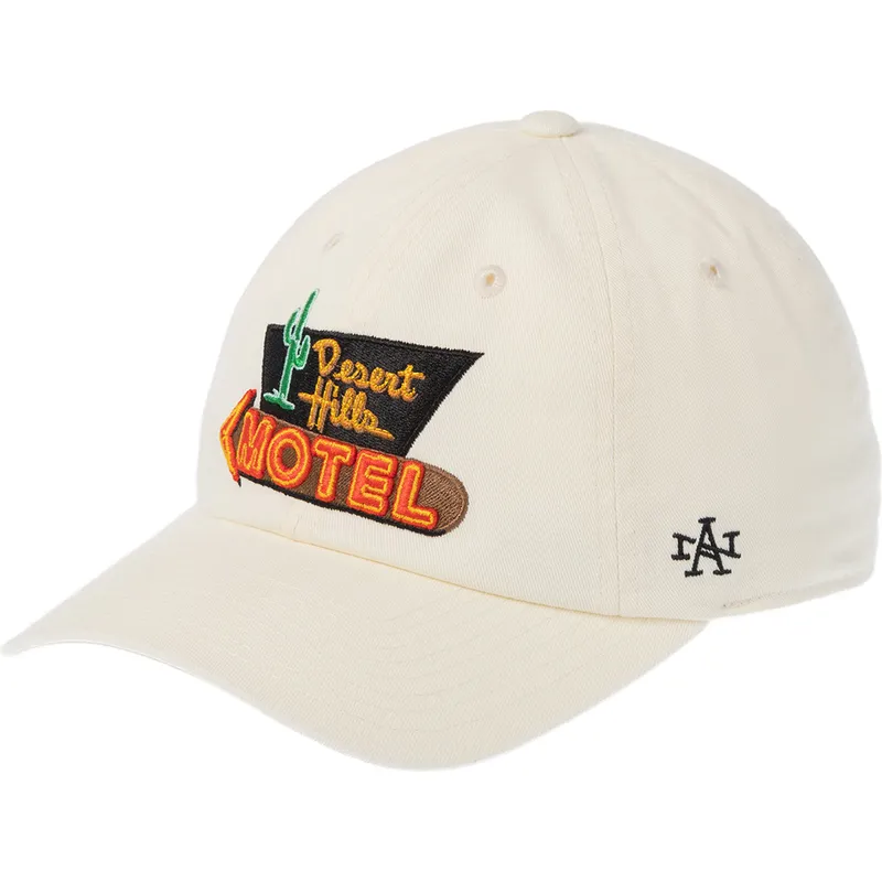 beige-gebogene-verstellbare-kappe-desert-hill-motel-ballpark-von-american-needle