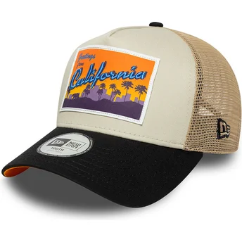 Beige trucker-keps för barn A Frame Location Patch California från New Era