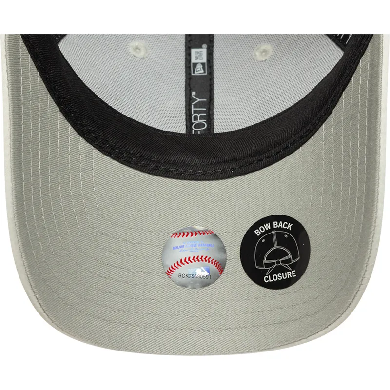 grune-gebogene-verstellbare-damenkappe-9forty-bow-back-satin-der-new-york-yankees-mlb-von-new-era