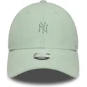 grune-gebogene-verstellbare-damenkappe-9forty-mini-cord-der-new-york-yankees-mlb-von-new-era