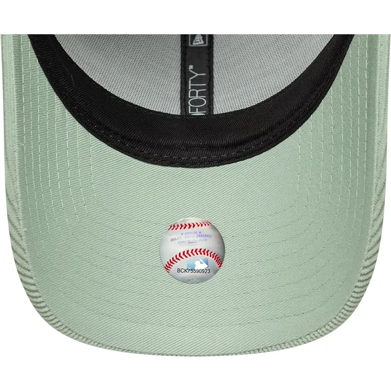 grune-gebogene-verstellbare-damenkappe-9forty-mini-cord-der-new-york-yankees-mlb-von-new-era