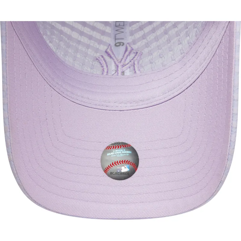 violette-verstellbare-curved-cap-mit-violettem-logo-fur-damen-9twenty-seersucker-der-new-york-yankees-mlb-von-new-era