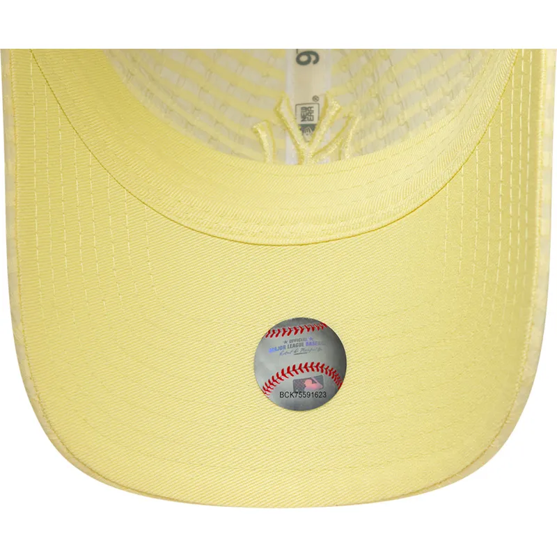 cepice-zaoblena-zluta-nastavitelny-pasek-9twenty-seersucker-new-york-yankees-mlb-new-era