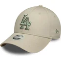 beige-justerbar-kurvad-keps-med-gron-logotyp-for-dam-9forty-league-essential-fran-los-angeles-dodgers-mlb-av-new-era