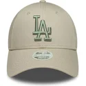 gorra-curva-beige-ajustable-con-logo-verde-para-mujer-9forty-league-essential-de-los-angeles-dodgers-mlb-de-new-era